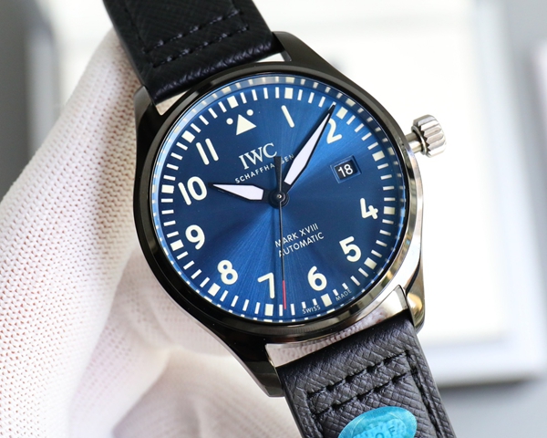 アイ・ダブリュー・シー正面デザイン